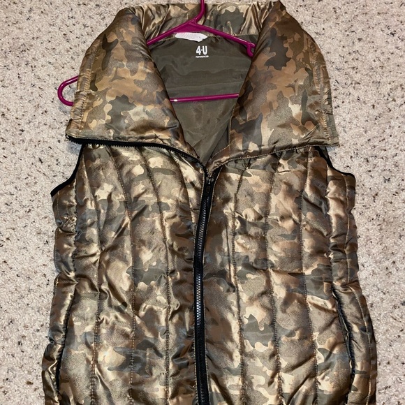 4U Camo Puffer Vest - Picture 1 of 3